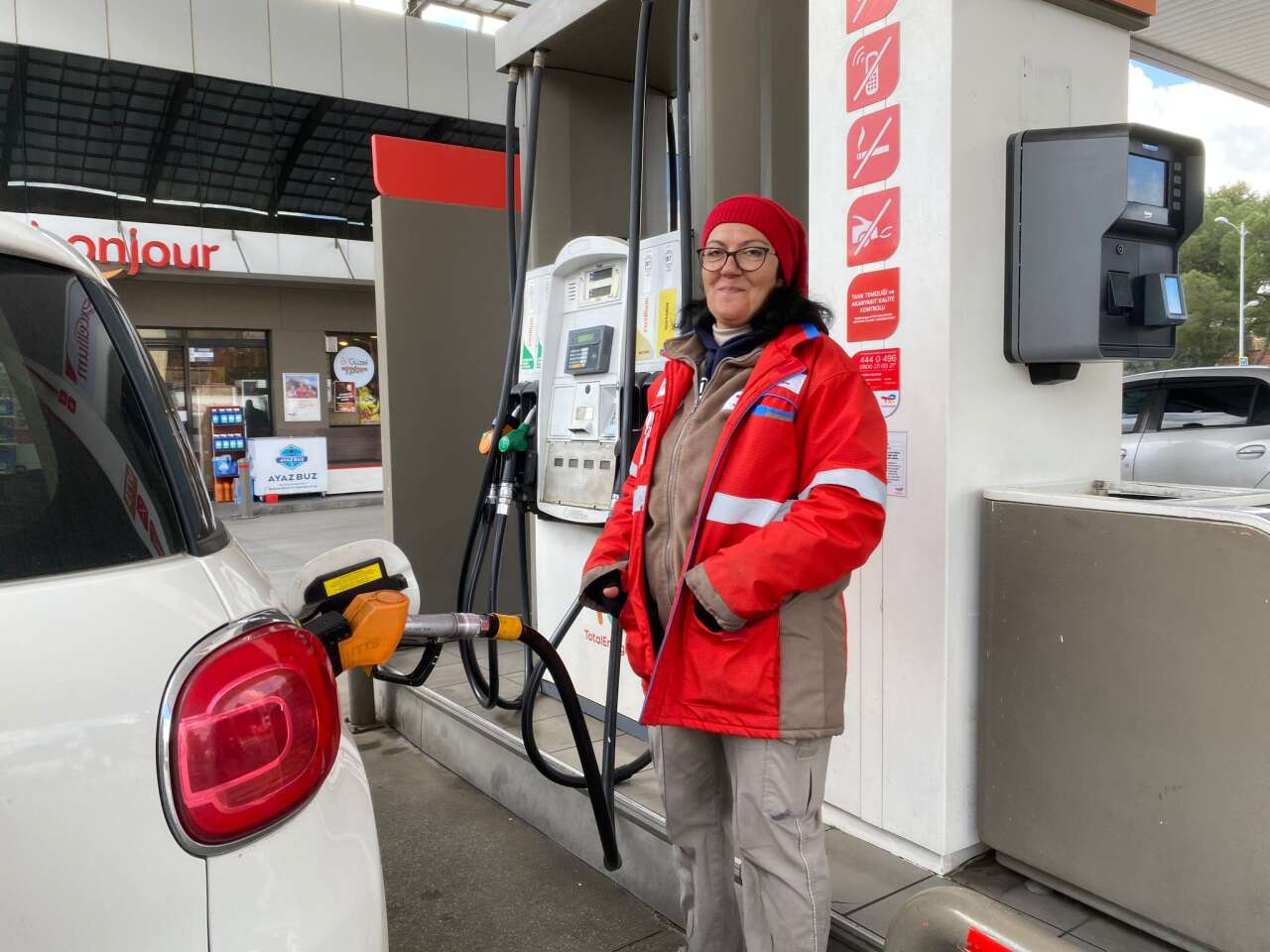 Muğla Menteşe Akaryakıt İstasyonunda Kadın Gücü Öne Çıktı 3